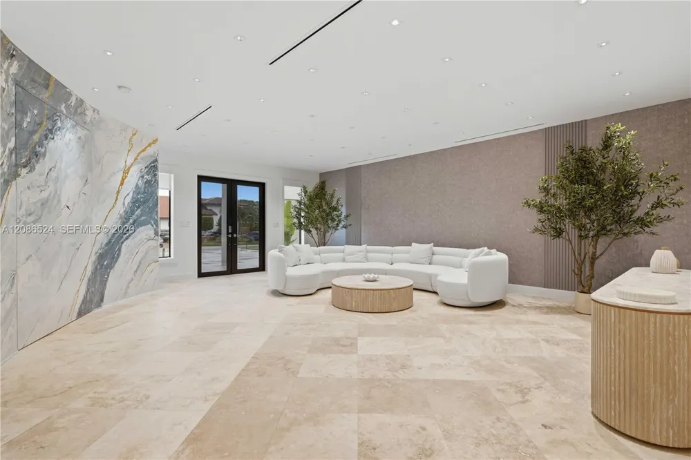 415 Holiday Dr Hallandale Beach, FL 33009