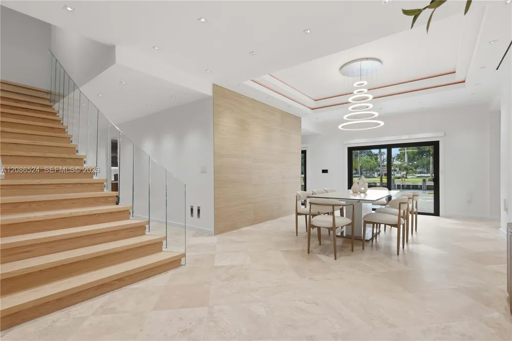 415 Holiday Dr Hallandale Beach, FL 33009
