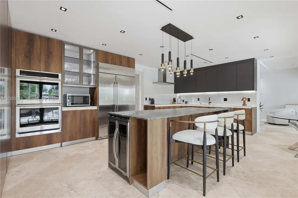 415 Holiday Dr Hallandale Beach, FL 33009