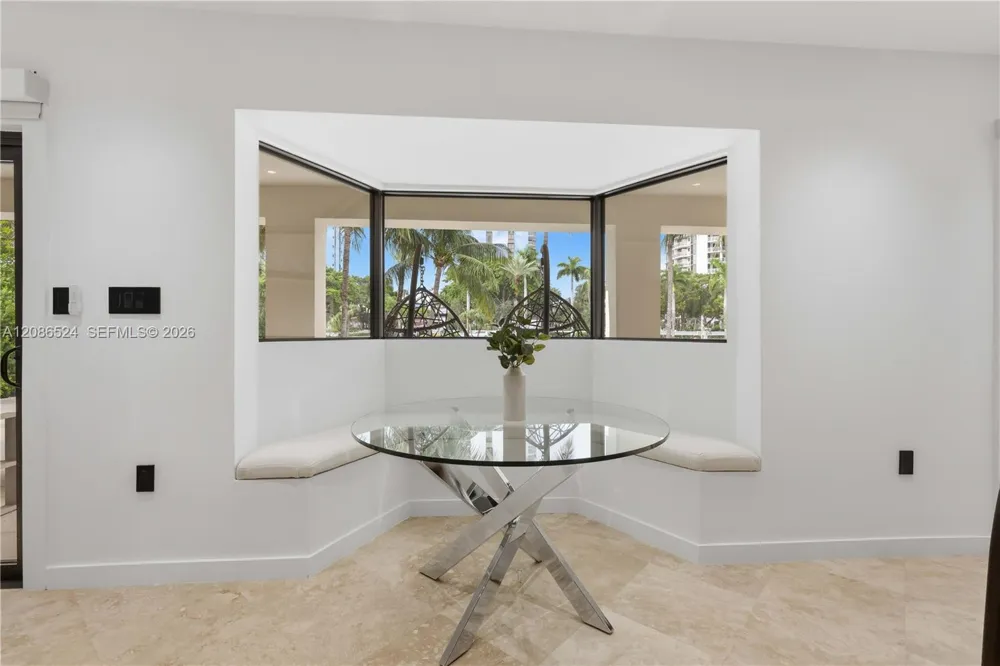 415 Holiday Dr Hallandale Beach, FL 33009