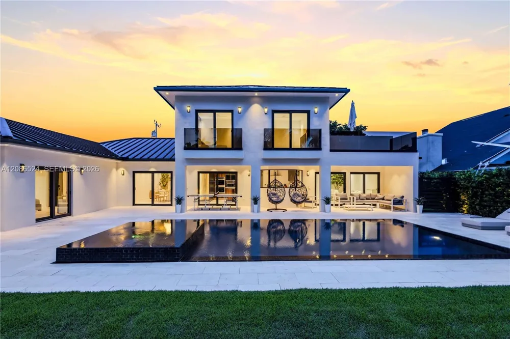 415 Holiday Dr Hallandale Beach, FL 33009