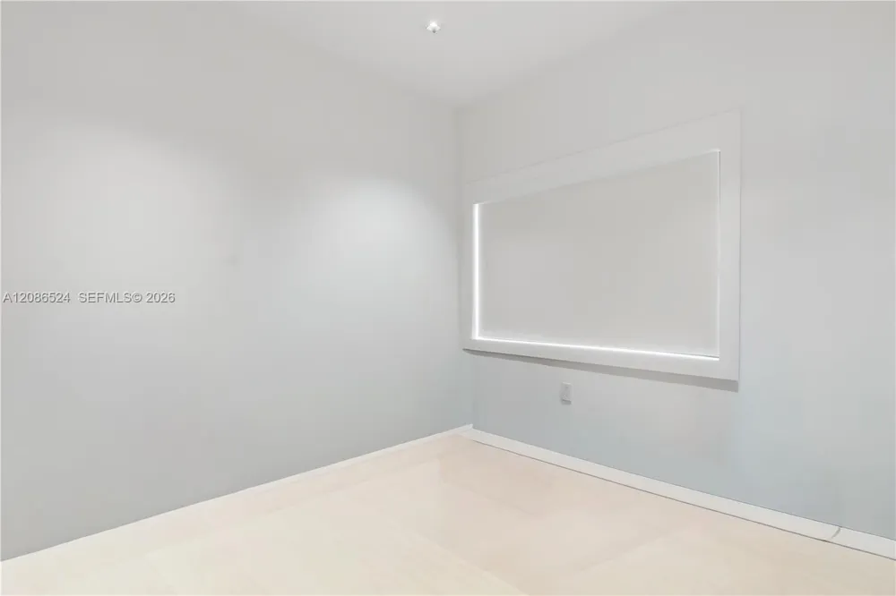 415 Holiday Dr Hallandale Beach, FL 33009
