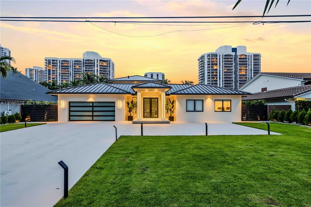 415 Holiday Dr Hallandale Beach, FL 33009