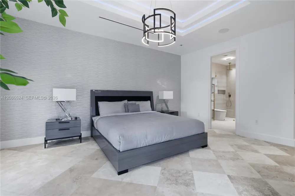 415 Holiday Dr Hallandale Beach, FL 33009