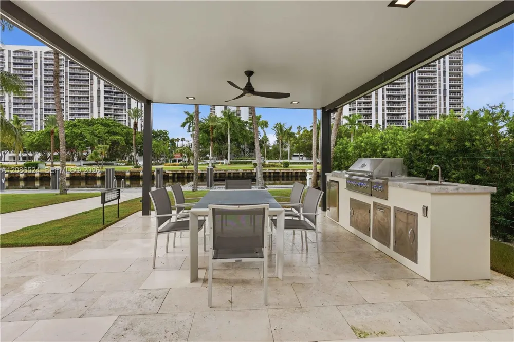 415 Holiday Dr Hallandale Beach, FL 33009
