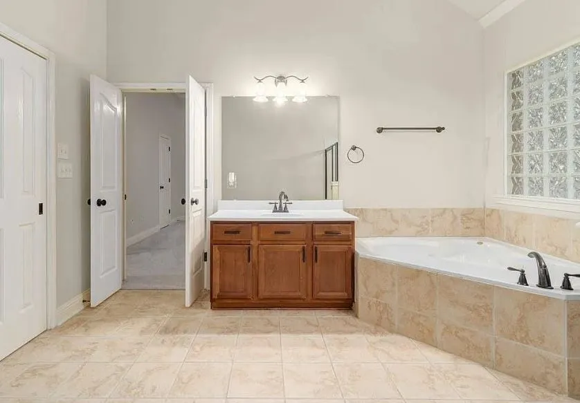 11405 Larue Belle Lane Austin, TX 78739