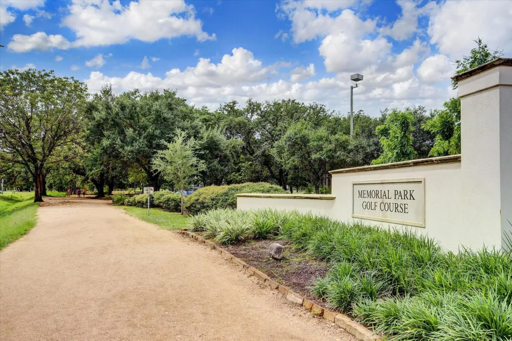 6310 Prague Street Houston, TX 77007