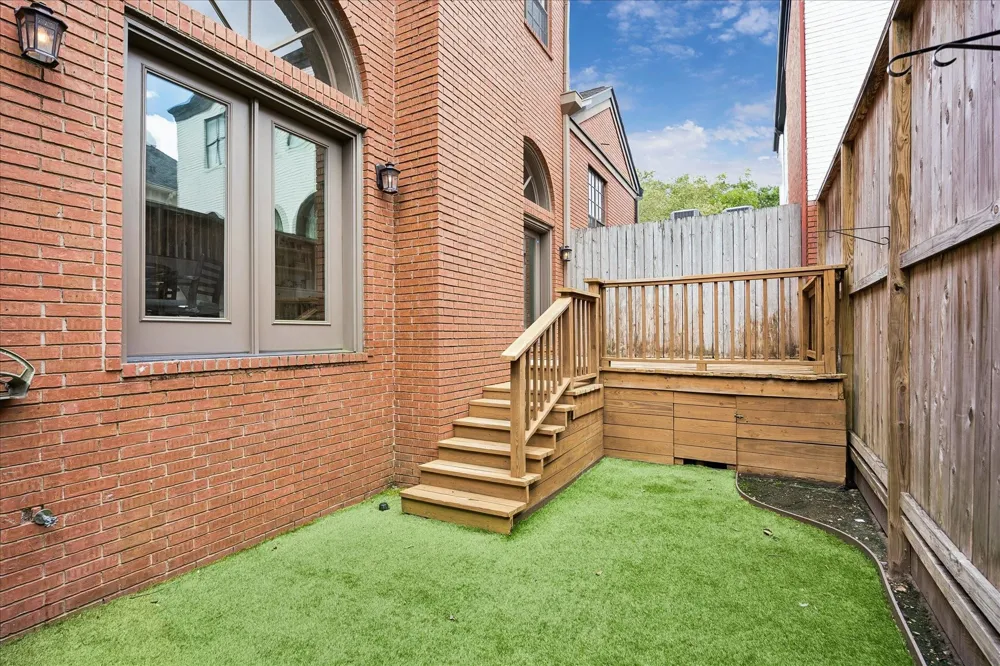 6310 Prague Street Houston, TX 77007