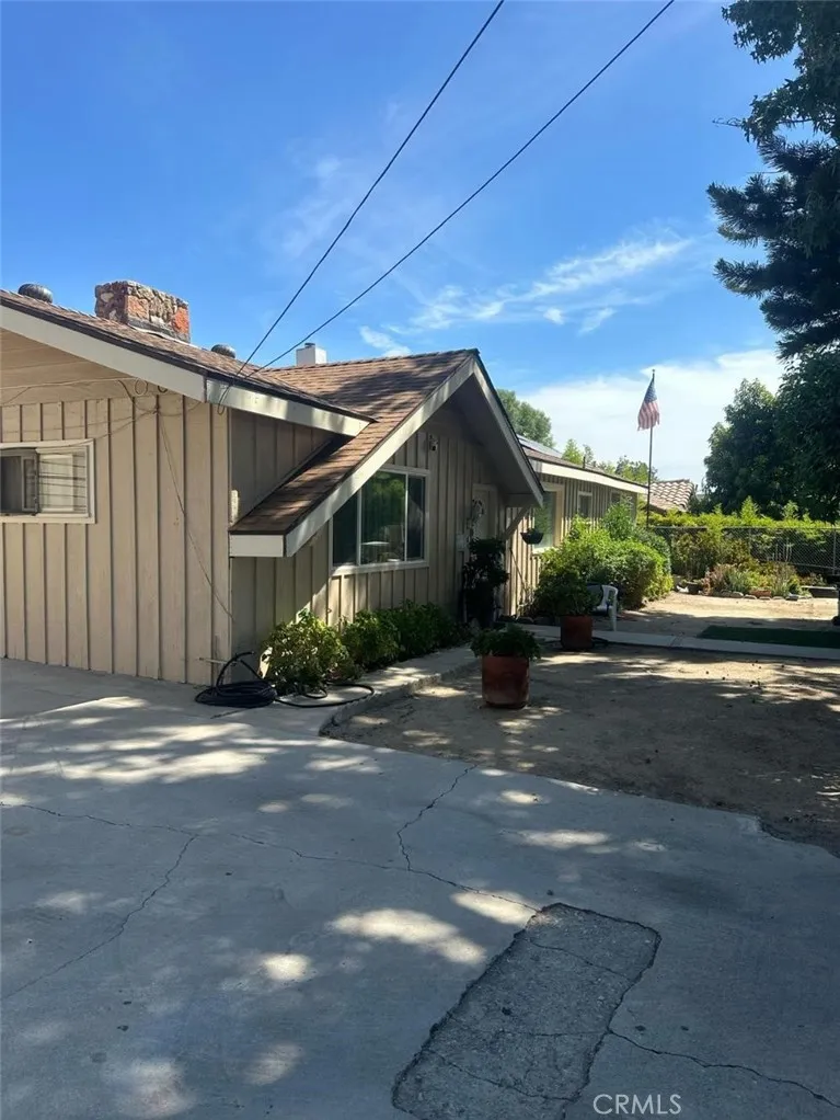 20247 Lanark Street Winnetka, CA 91306