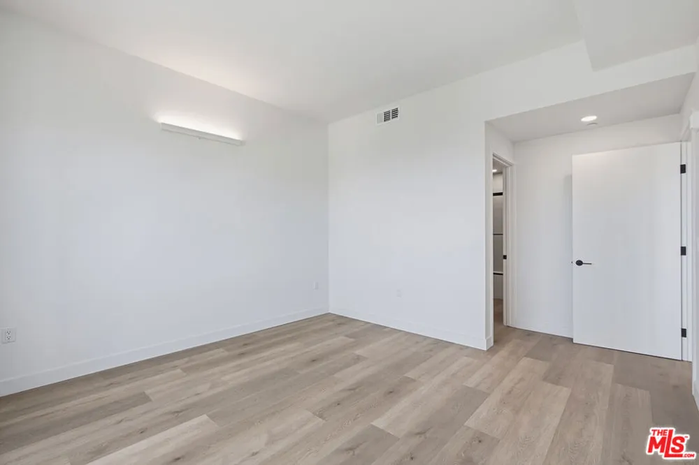 3555 Overland Avenue #406 Los Angeles, CA 90034