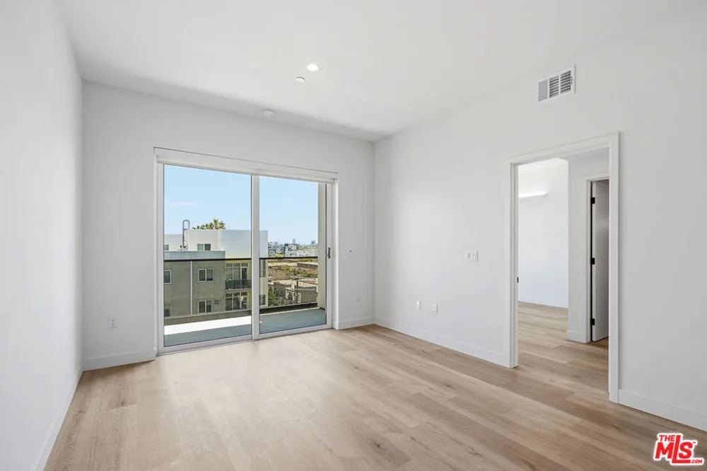 3555 Overland Avenue #406 Los Angeles, CA 90034