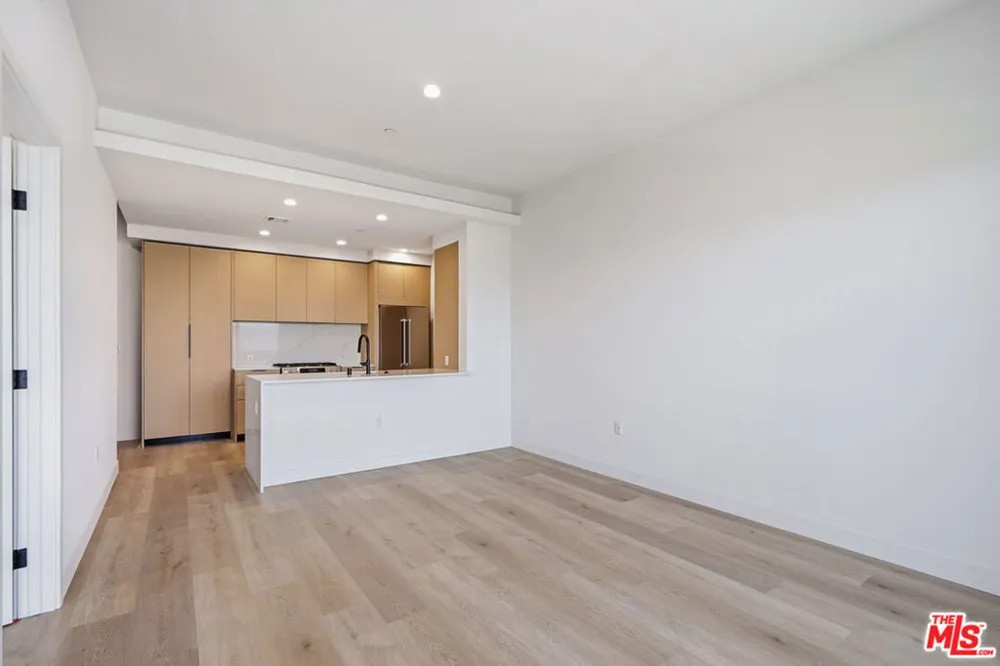 3555 Overland Avenue #406 Los Angeles, CA 90034