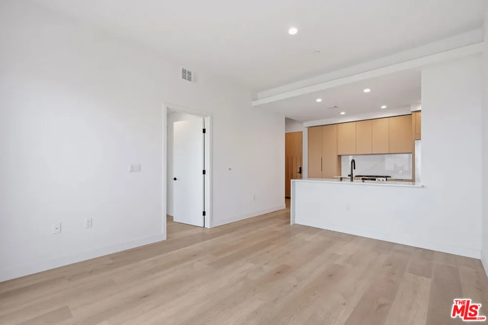 3555 Overland Avenue #406 Los Angeles, CA 90034