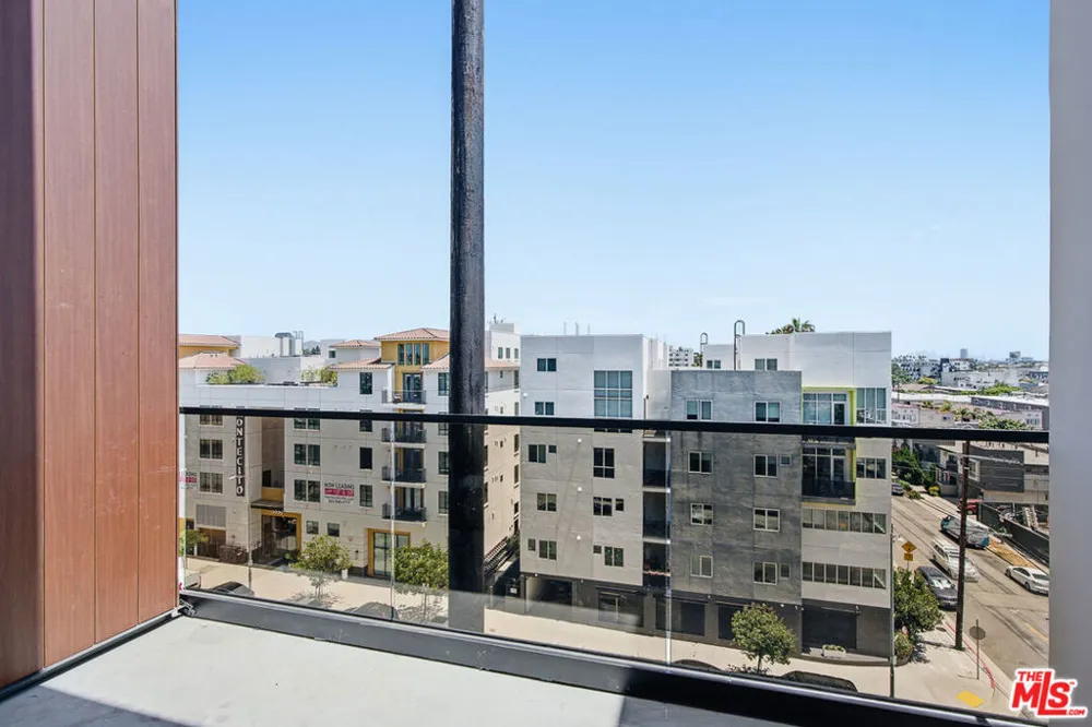 3555 Overland Avenue #406 Los Angeles, CA 90034