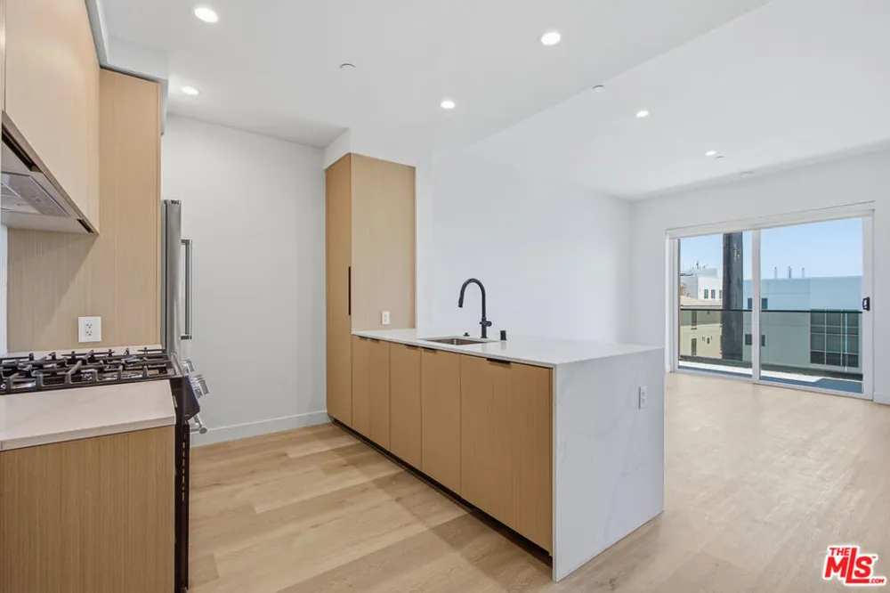 3555 Overland Avenue #406 Los Angeles, CA 90034