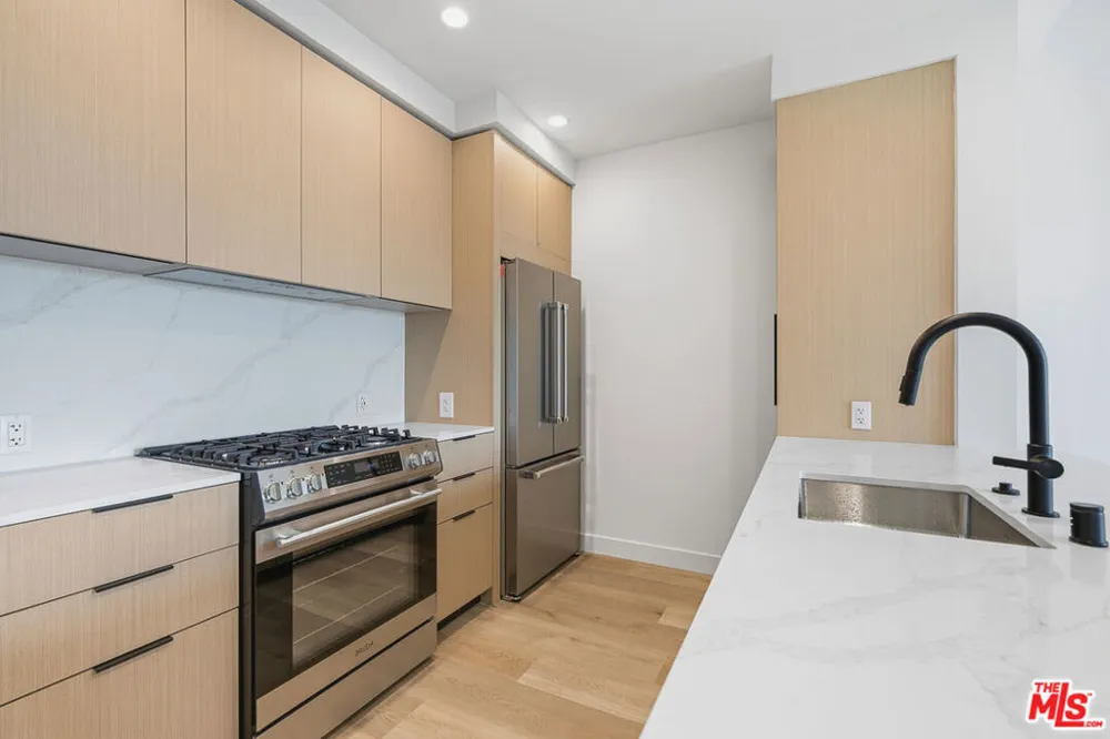 3555 Overland Avenue #406 Los Angeles, CA 90034