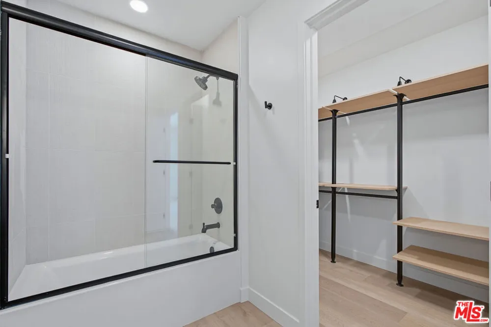 3555 Overland Avenue #406 Los Angeles, CA 90034