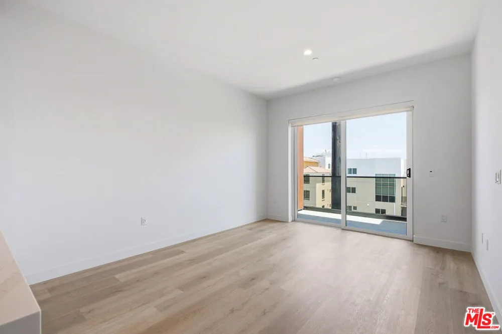 3555 Overland Avenue #406 Los Angeles, CA 90034