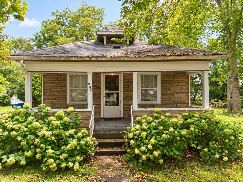 906 Arthur Avenue Kalamazoo, MI 49048