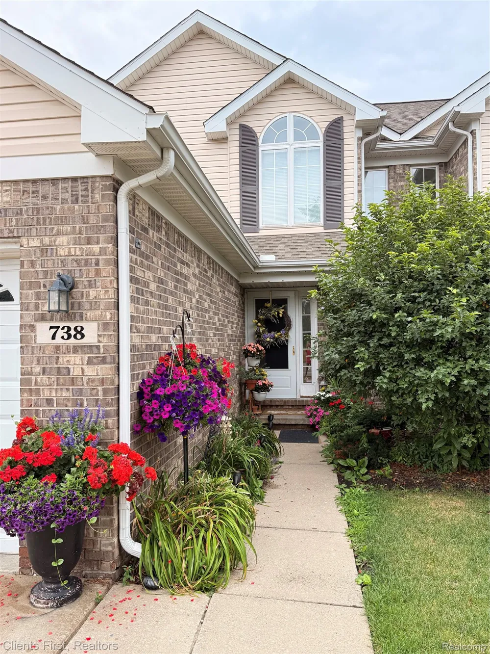 738 NATURES COVE CT Wixom City, MI 48393