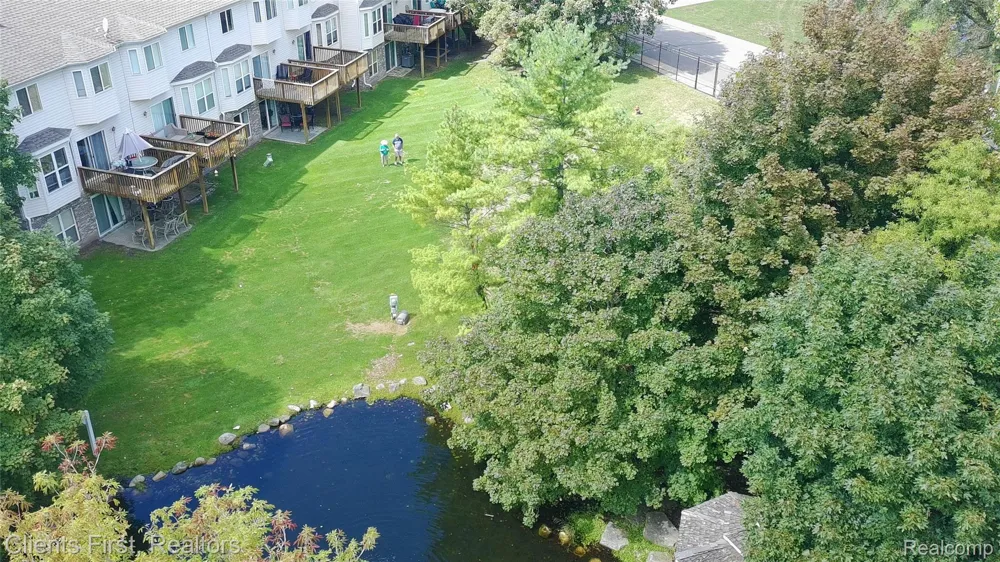 738 NATURES COVE CT Wixom City, MI 48393