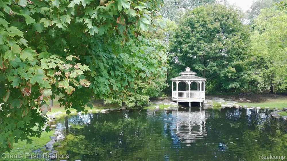 738 NATURES COVE CT Wixom City, MI 48393