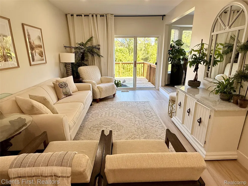 738 NATURES COVE CT Wixom City, MI 48393