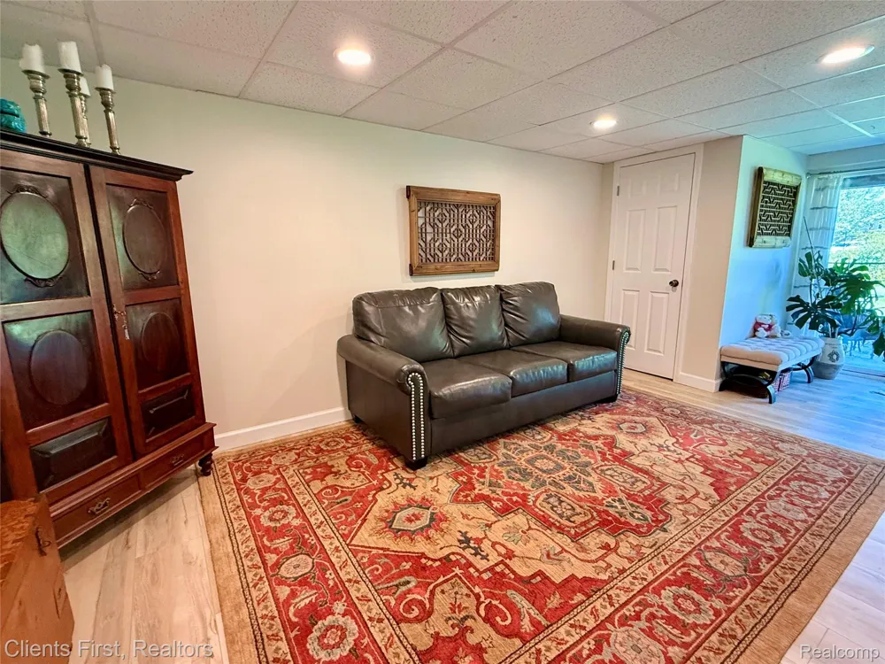 738 NATURES COVE CT Wixom City, MI 48393