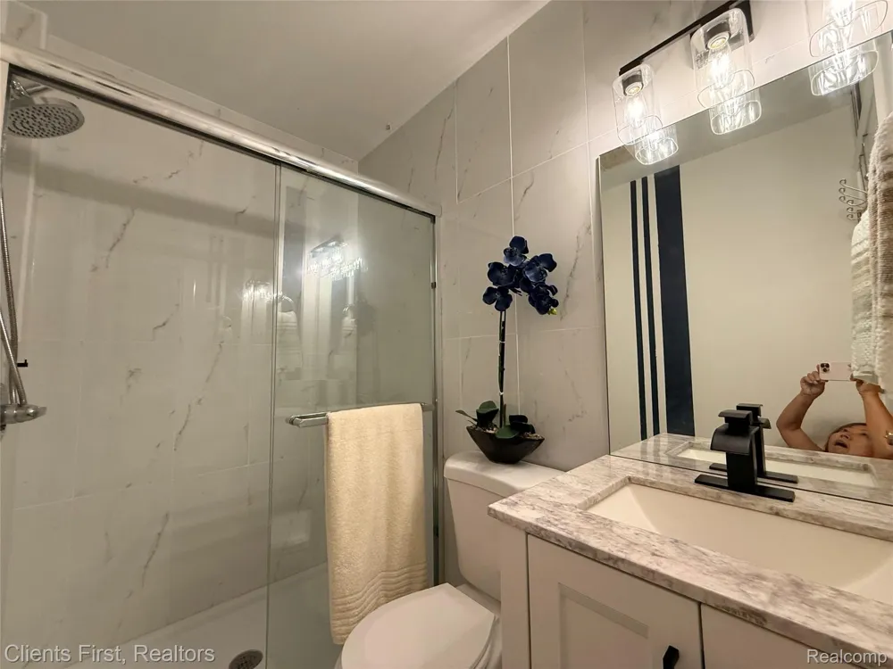 738 NATURES COVE CT Wixom City, MI 48393