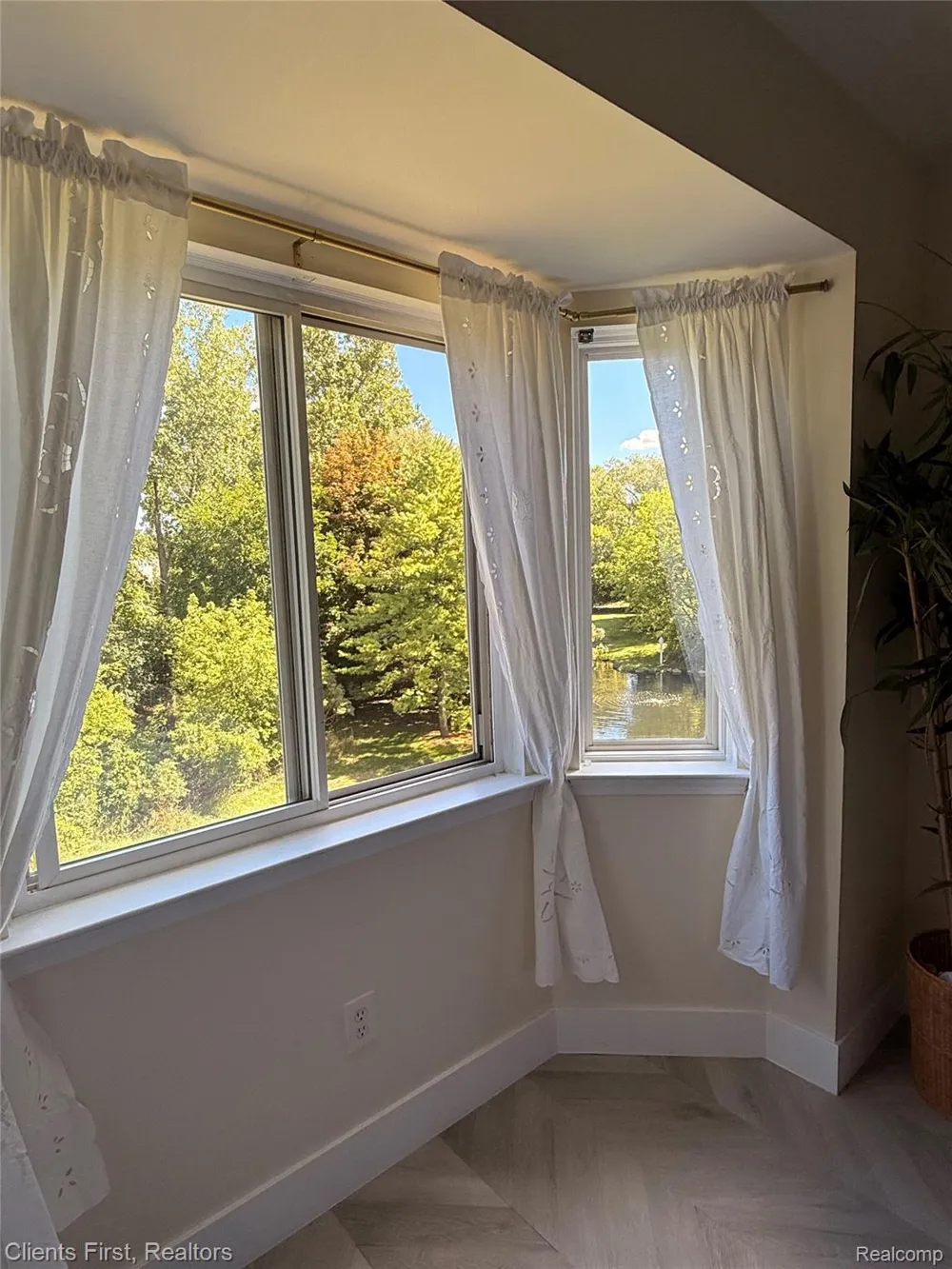 738 NATURES COVE CT Wixom City, MI 48393