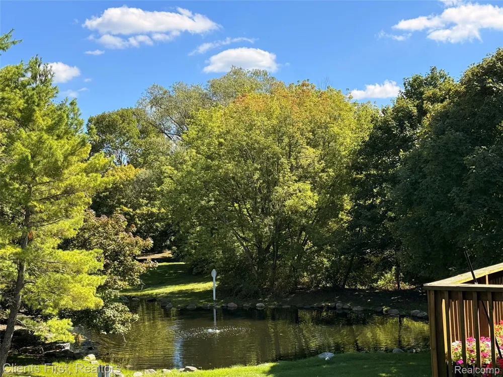 738 NATURES COVE CT Wixom City, MI 48393