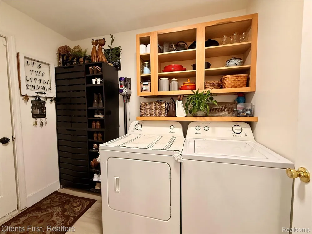 738 NATURES COVE CT Wixom City, MI 48393
