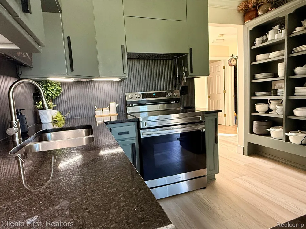 738 NATURES COVE CT Wixom City, MI 48393