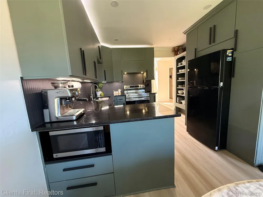 738 NATURES COVE CT Wixom City, MI 48393