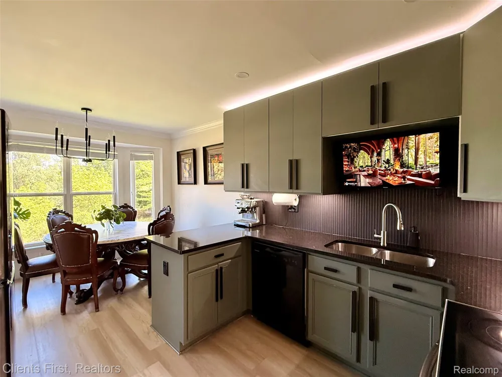 738 NATURES COVE CT Wixom City, MI 48393