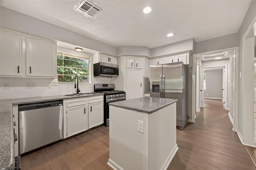 1509 Lawrence Avenue Pasadena, TX 77506