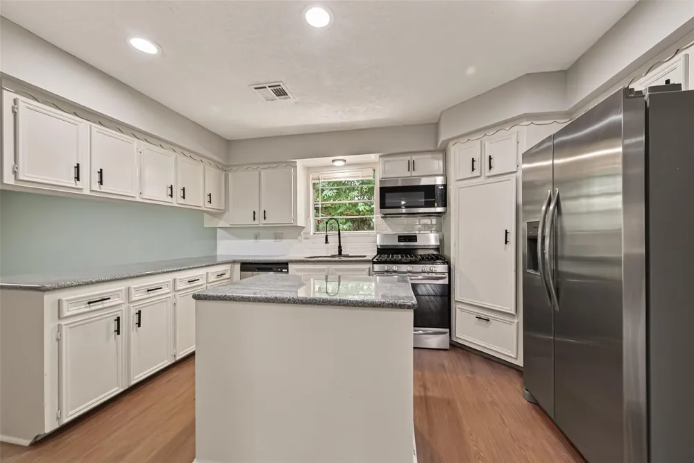 1509 Lawrence Avenue Pasadena, TX 77506