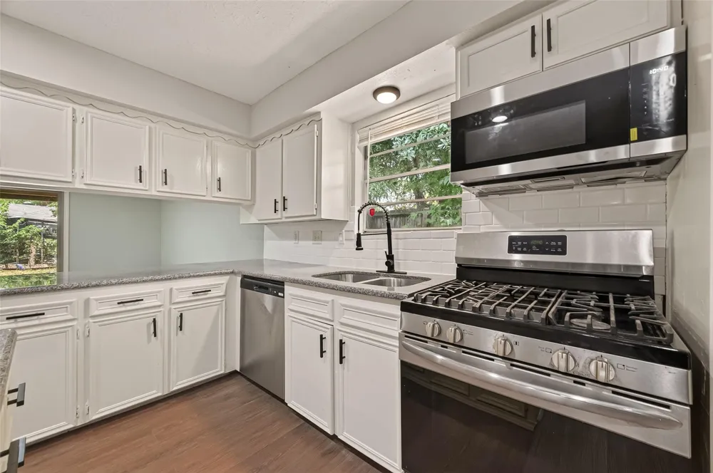 1509 Lawrence Avenue Pasadena, TX 77506