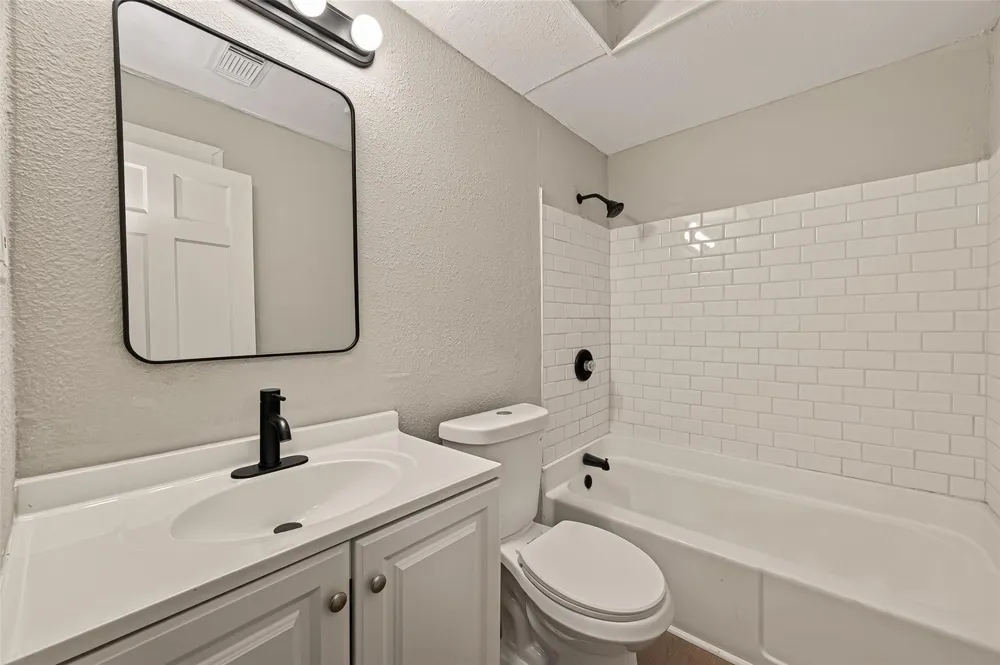 1509 Lawrence Avenue Pasadena, TX 77506