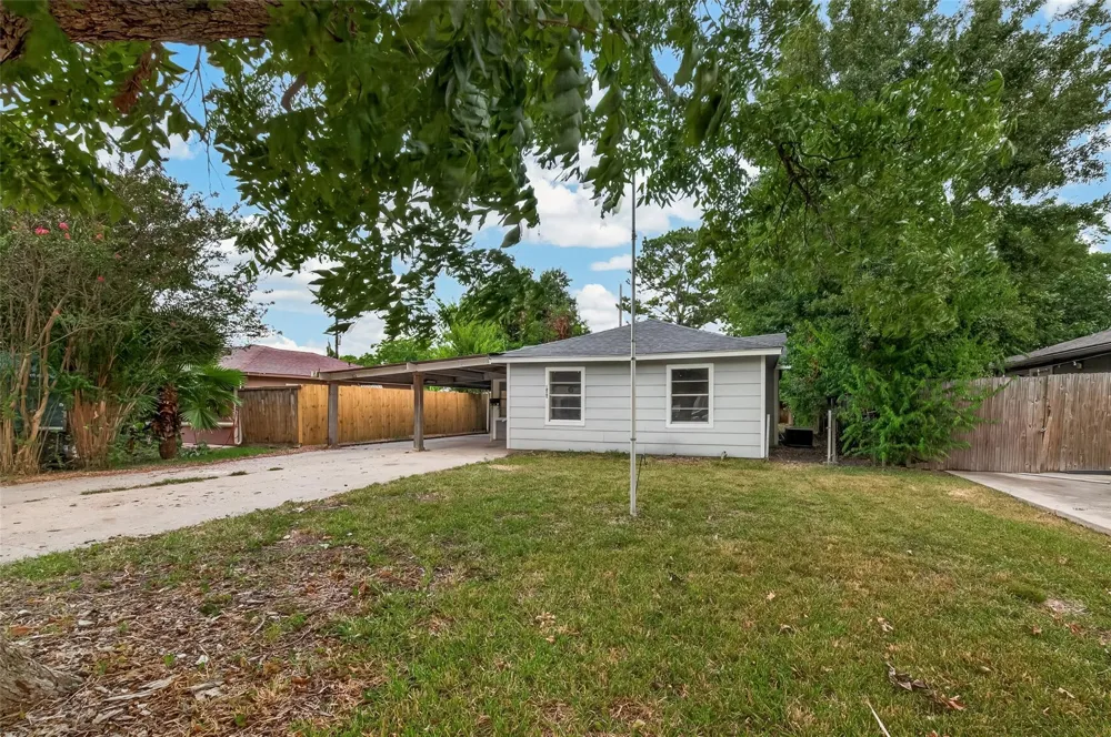 1509 Lawrence Avenue Pasadena, TX 77506