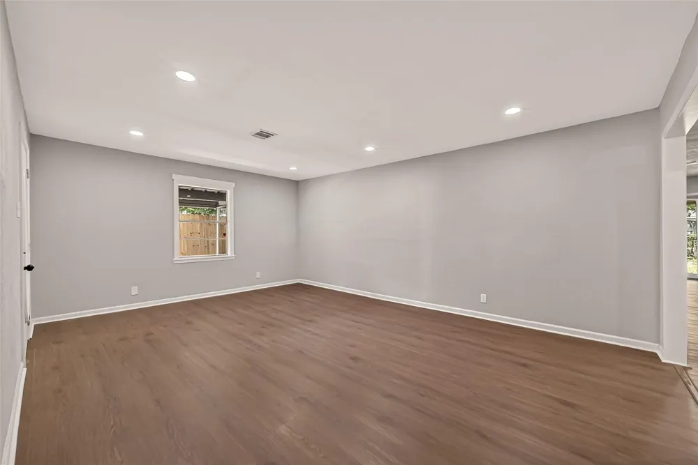 1509 Lawrence Avenue Pasadena, TX 77506