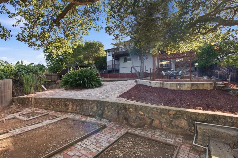 2109 Shirley Road Belmont, CA 94002