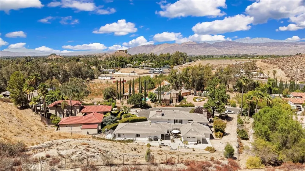 42815 Pheasant Hill Place Hemet, CA 92544