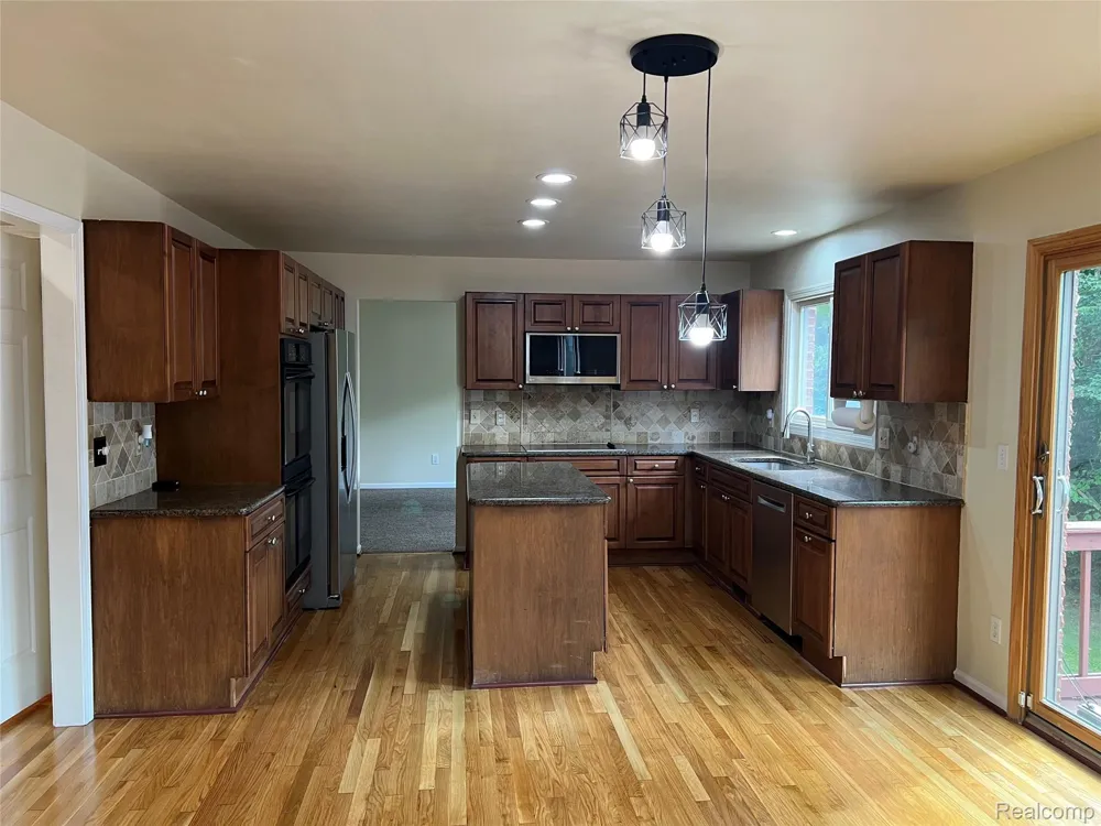 45475 Irvine Drive Novi City, MI 48374