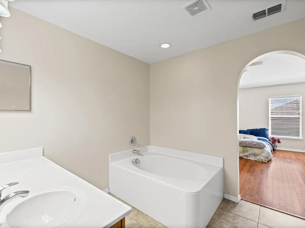 12614 LAKE VISTA DRIVE Gibsonton, FL 33534