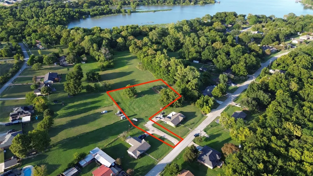 104 Chisholm Trail Waxahachie, TX 75165