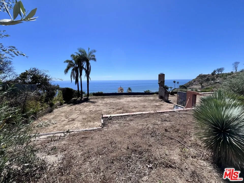 250 Trino Way Los Angeles, CA 90272