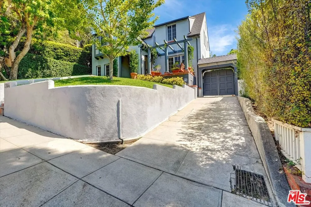 1744 Gardner Street Los Angeles, CA 90046