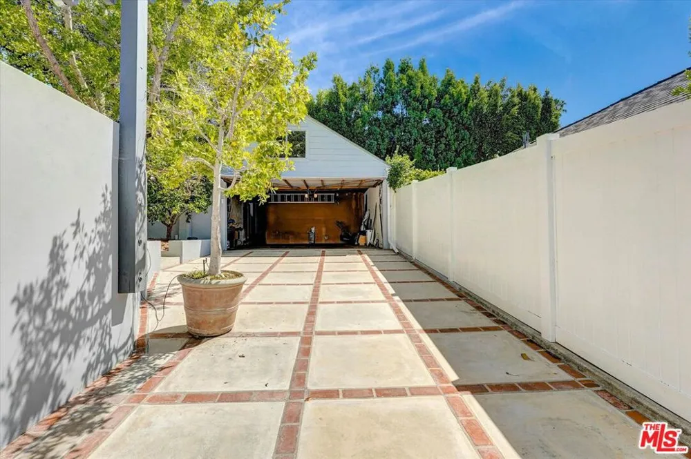1744 Gardner Street Los Angeles, CA 90046