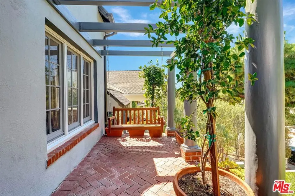 1744 Gardner Street Los Angeles, CA 90046